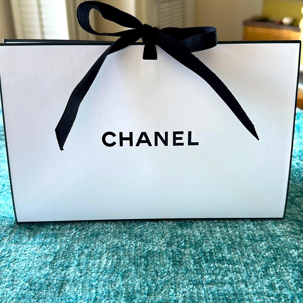CHANEL White Gift Bag with Black Tie Ribbon UNISEX NWOT